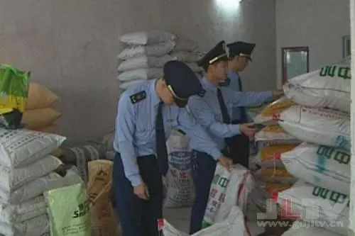 化肥市場驚現“變形記” 一人分飾多角，296萬元假肥流向13省